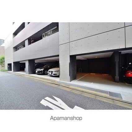 コンフォリア新川[1LDK/41.05m2]の駐車場