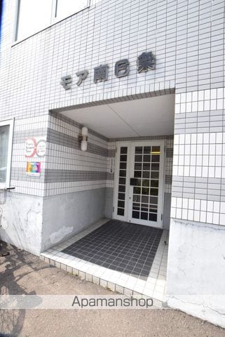 モア南6条の玄関写真