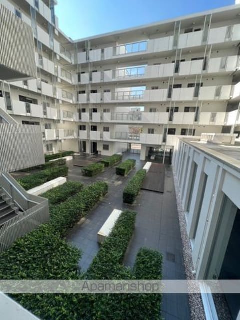 東京都新宿区北新宿４丁目[2LDK/66.39m2]の共用部3