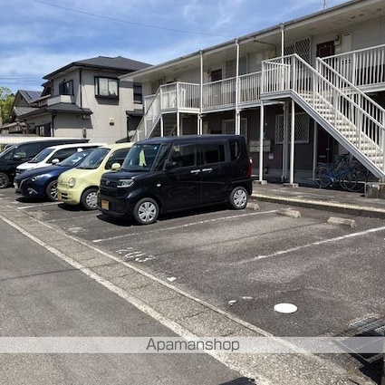 メゾンクレセラⅡ[2DK/47.23m2]の駐車場1