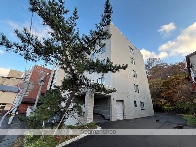 幕西町栗林マンションの外観写真