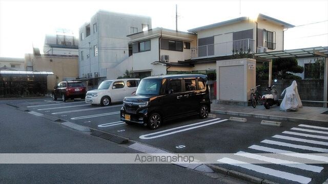 和歌山県和歌山市神前[1LDK/45.13m2]の駐車場2