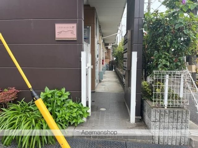 レオパレスル・コントワールIIIの玄関写真