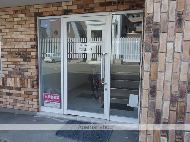 マンションブルク[3LDK/56.34m2]のエントランス1