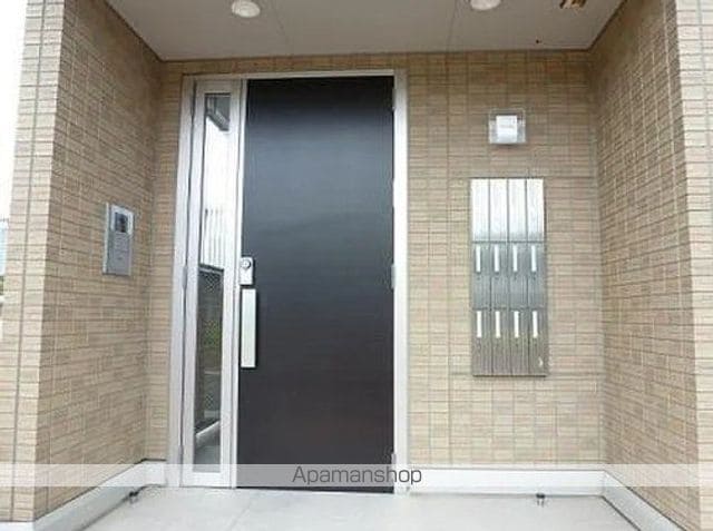 アーバンロックの玄関写真