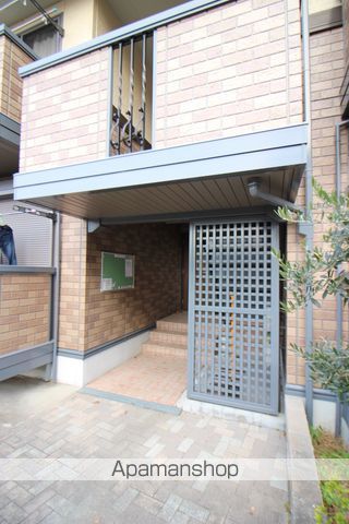 トワイライト B棟の玄関写真