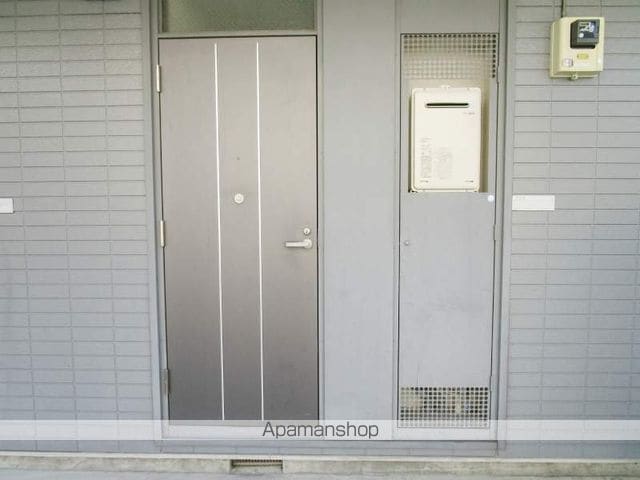 レオパレスルーチェ高畑の玄関写真