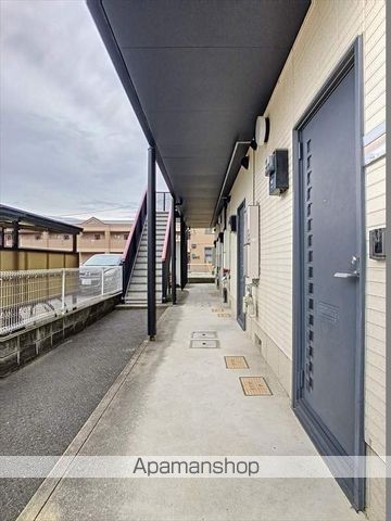 フローラル東岡山Aの玄関写真