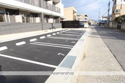 グローヴ・ガーデンⅨ[1K/31.35m2]の駐車場