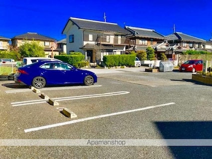 ファミーユ　アン[1LDK/48.19m2]の駐車場1