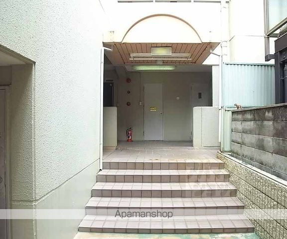 ニューシャトー西洞院の玄関写真