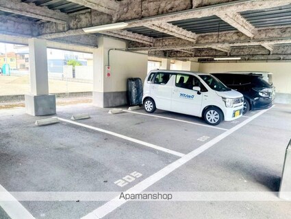 滋賀県長浜市新庄寺町[1K/28.44m2]の駐車場2