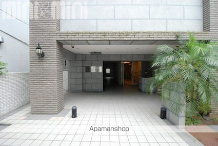 ヴァン・ヴィヴァン三番町[2LDK/62.6m2]のエントランス1