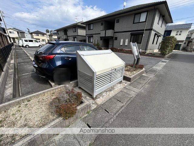 ひるがおAの玄関写真