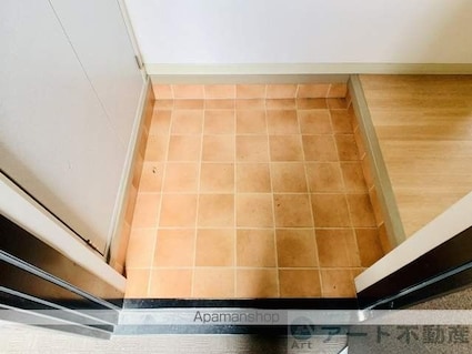 ウエストフィールド　Ｂ棟[2LDK/57.75m2]の玄関