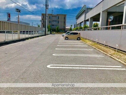 滋賀県長浜市大辰巳町[1LDK/37.17m2]の駐車場2