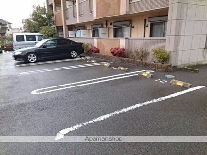 トゥリパーノ[1R/31.01m2]の駐車場