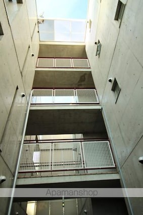 クリスタルコート[1R/27.3m2]の外観5