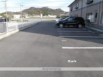 香川県高松市新田町甲[2LDK/55.9m2]の駐車場