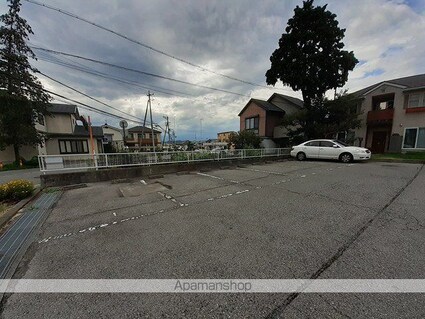 ユーホリアＲ２[2DK/42.42m2]の駐車場1