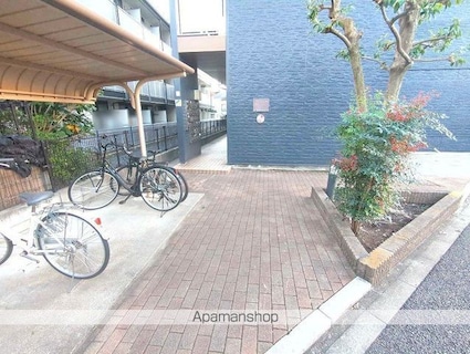 レオパレスＱＵＡＴＴＲＯ[1K/19.87m2]のエントランス