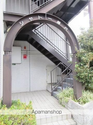 シャトー辰巳の玄関写真