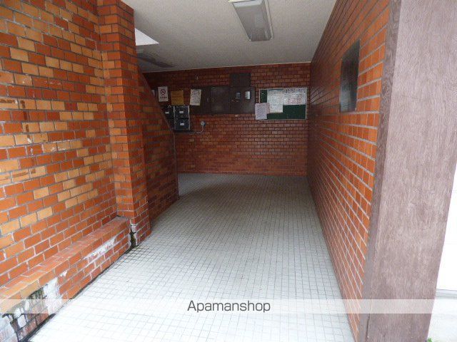 西田マンションの玄関写真
