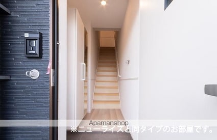 レオルガ林[2LDK/58.6m2]の玄関