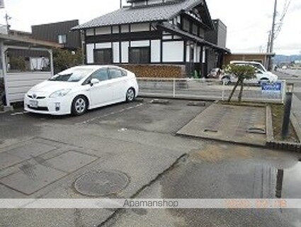 レオパレスプレミール上野[1K/22.35m2]の駐車場