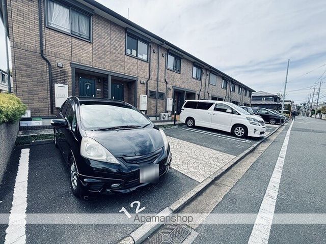 サンライズ武蔵野[2LDK/65.05m2]の駐車場