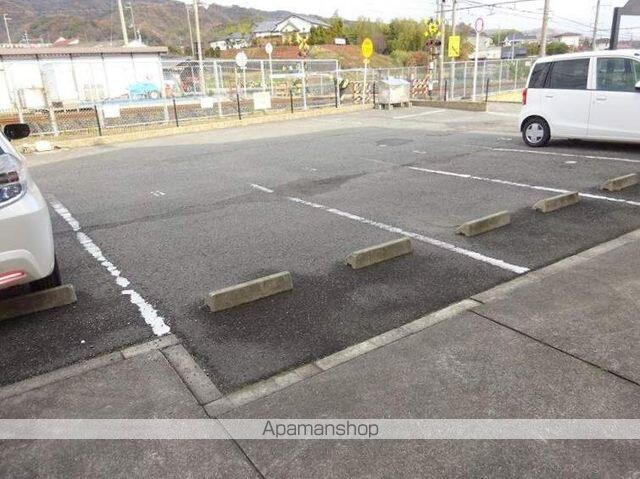 和歌山県和歌山市弘西[1K/30.96m2]の駐車場