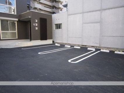 Ｄーｒｏｏｍブランシェ[1LDK/43.88m2]の駐車場