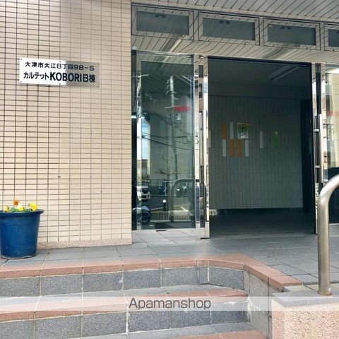 カルテットKOBORIB棟の玄関写真
