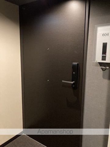 ロイヤルパークスER万代の玄関写真