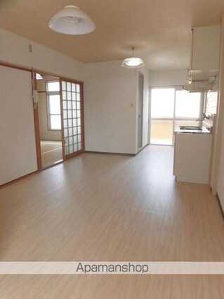 和歌山県和歌山市本町９丁目[2DK/39.66m2]のリビング・居間