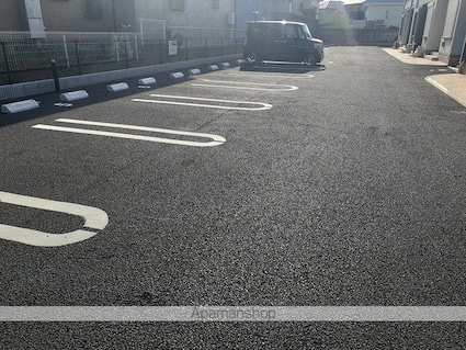 ラフィーネⅠ[1LDK/47.66m2]の駐車場