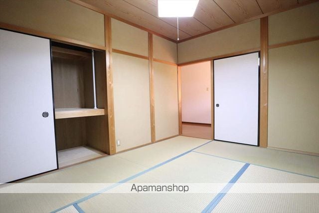 名張市 2階建 築31年の内装写真