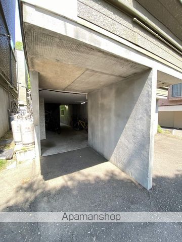 AMS清田2ー1B棟の玄関写真