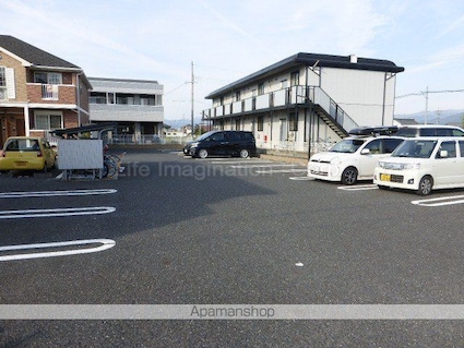 ポート　リジェールⅢ[2LDK/57.02m2]の駐車場