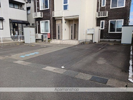 リアンメルヴェイユ　Ⅱ[2DK/61.72m2]の駐車場