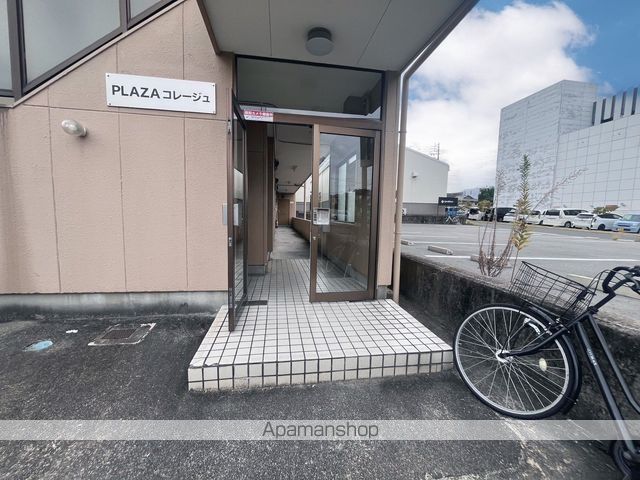プラザコレージュの玄関写真