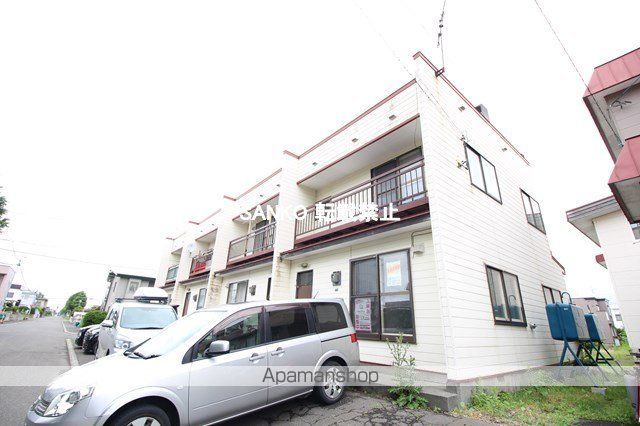 坂田ハイツB棟の外観写真