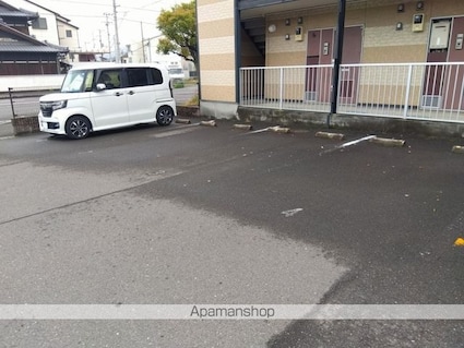 レオパレスルイーズ坂出[1K/23.18m2]の駐車場2