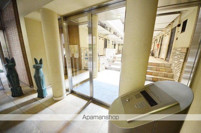 レジディア笹塚の玄関写真
