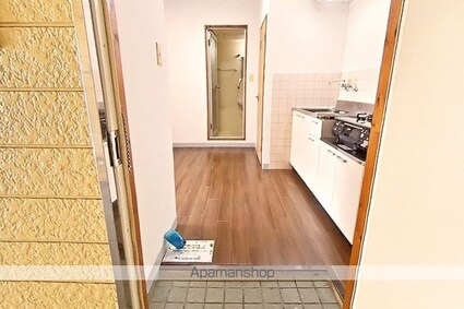 サンフラット[2K/34.02m2]の玄関