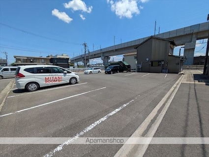 ＬＯＳ　ＢＯＮＯＳ[1R/32.42m2]の駐車場