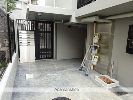 エルフローラ三軒茶屋[1R/21.58m2]のエントランス
