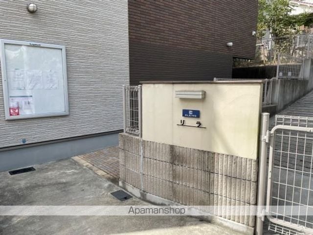 クレイノリラの玄関写真