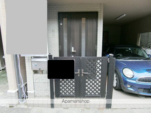 近鉄京都線 大久保駅 徒歩6分 3階建 築31年の玄関写真