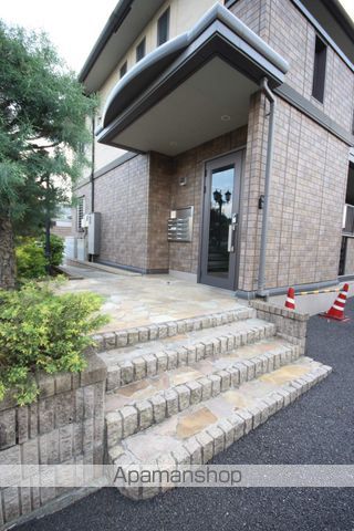 ROSEVILLA D棟の玄関写真